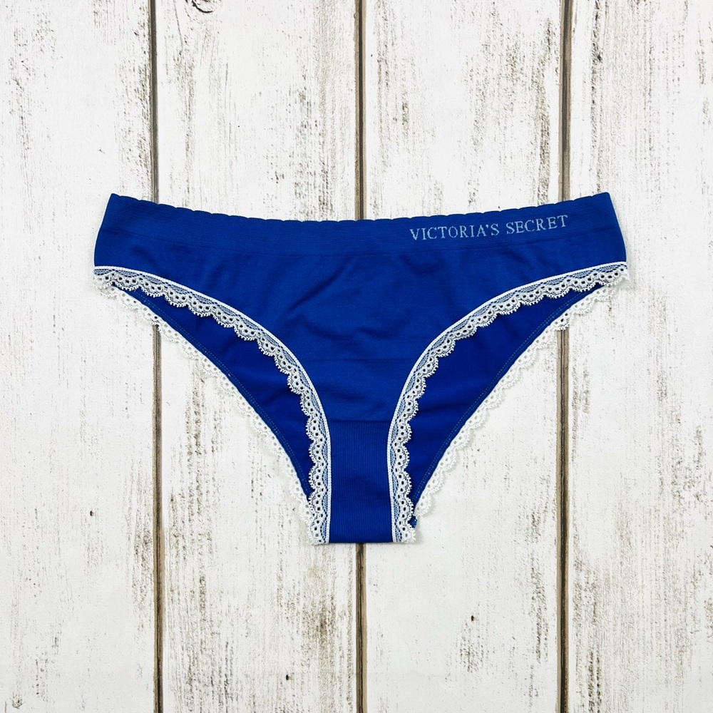 Victoria’s Secret Seamless No Show Cheekini Pantie Medium